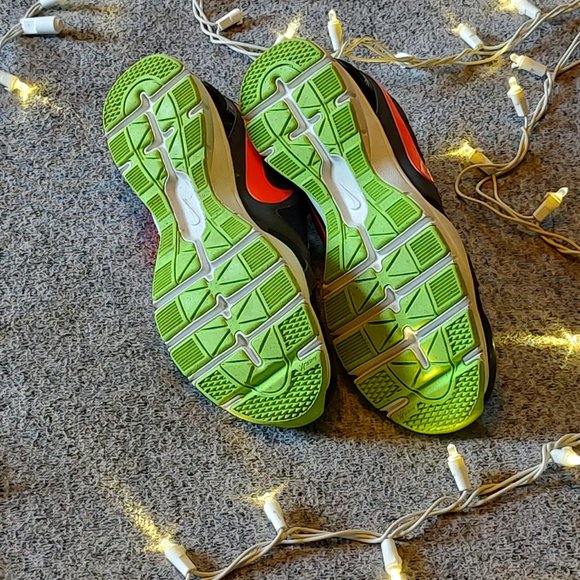 women's Nike Training Sneaker size 9 - Picture 5 of 8